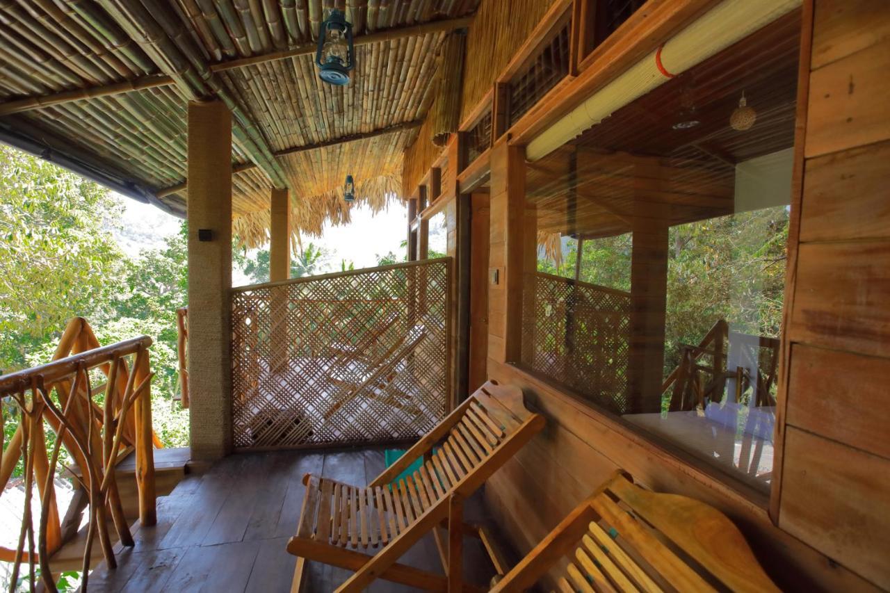 The Winsome & Tree House Bed & Breakfast Ella Bagian luar foto