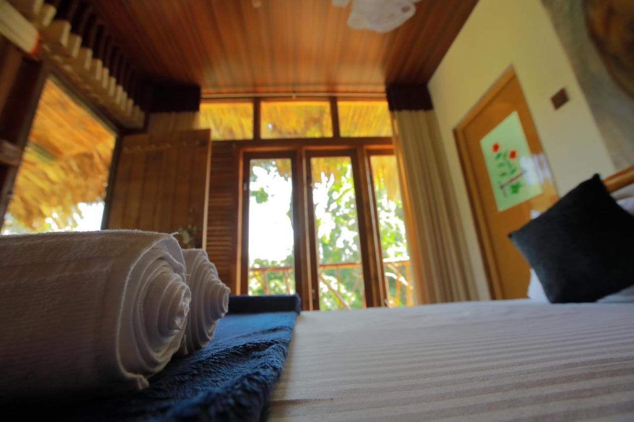 The Winsome & Tree House Bed & Breakfast Ella Bagian luar foto