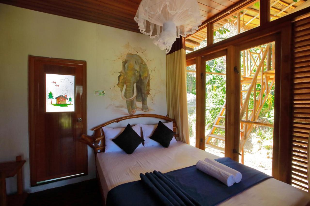 The Winsome & Tree House Bed & Breakfast Ella Bagian luar foto